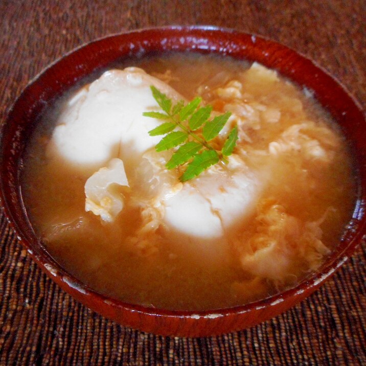 豆腐とキャベツのかき玉味噌汁